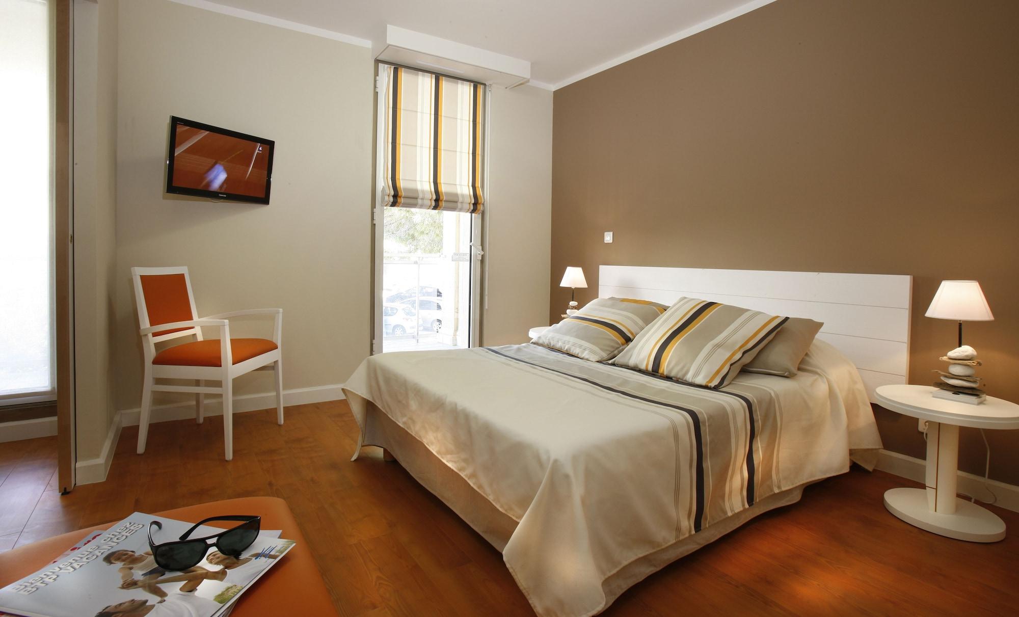 Hotel Club La Font Des Horts อิแยร์ ภายนอก รูปภาพ