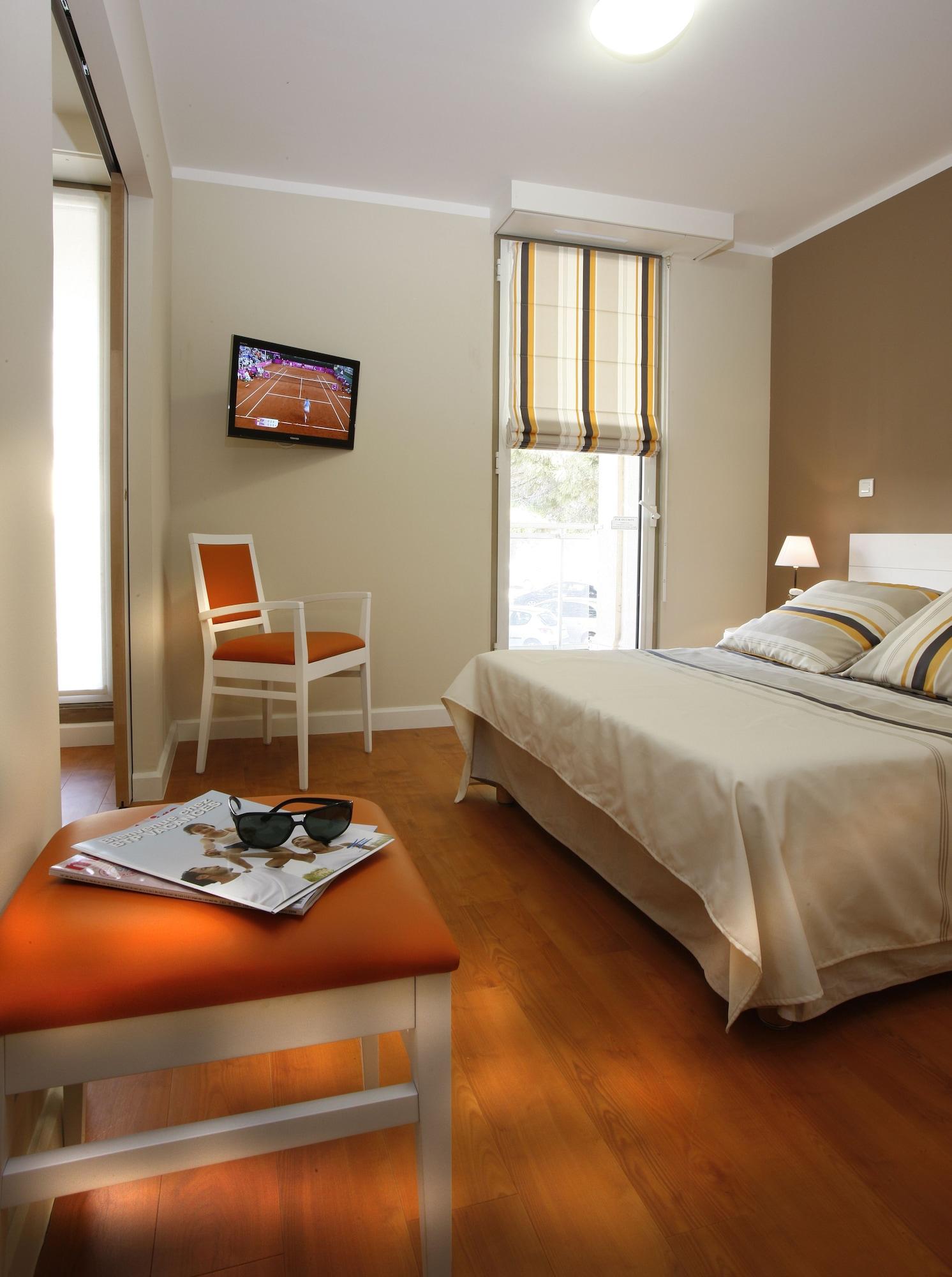 Hotel Club La Font Des Horts อิแยร์ ภายนอก รูปภาพ